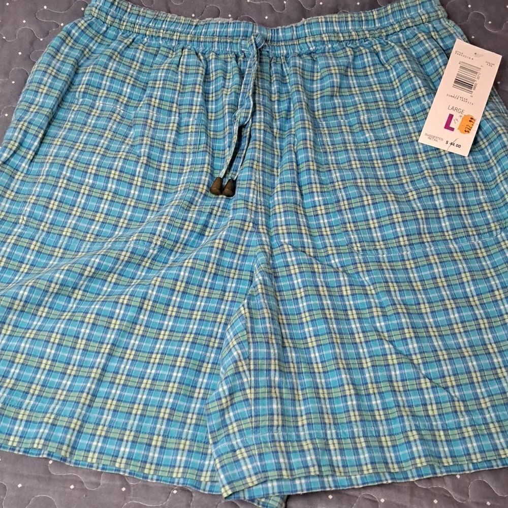 Liz Wear shorts size large NWT